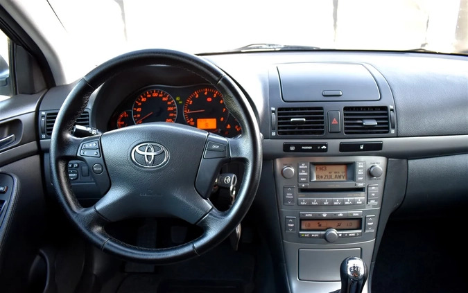 Toyota Avensis cena 18900 przebieg: 220000, rok produkcji 2006 z Elbląg małe 704